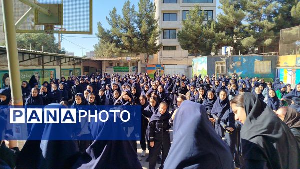 مسابقات ورزشی به مناسبت هفته بهداشت و روان در دبیرستان پیرایش یک