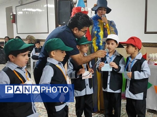 آیین جشن شکوفهها در دبستان شاهد شهید بهنام محمدی ناحیه 2 کرج