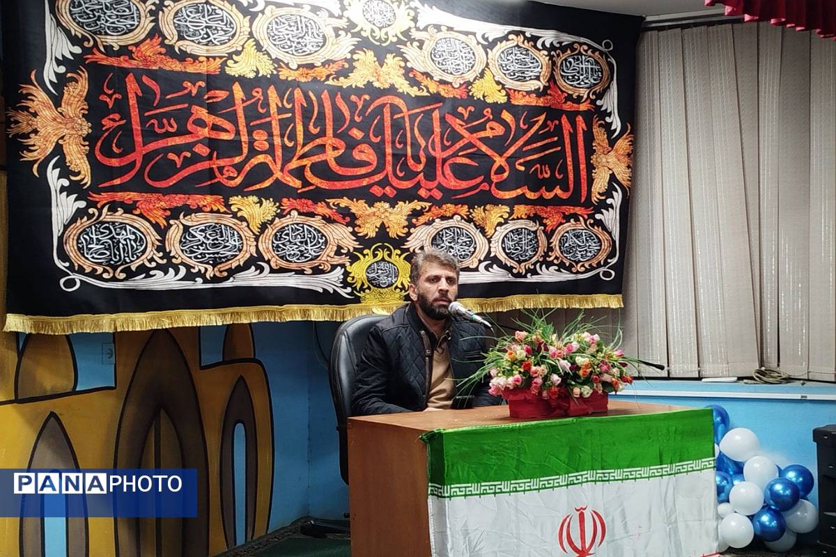 گردهمایی انجمن شعر و ادب فرهنگیان در دبستان طالقانی ناحیه دو شهرری 