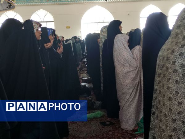 شرکت دانش آموزان دبیرستان مرحوم  حاج محمود زنده جانی در نماز جمعه