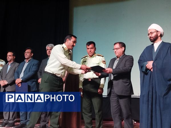 همایش فضای مجازی ظرفیت ها و آسیب ها در سالن سرو کاشمر با حضور مسئولین شهرستان