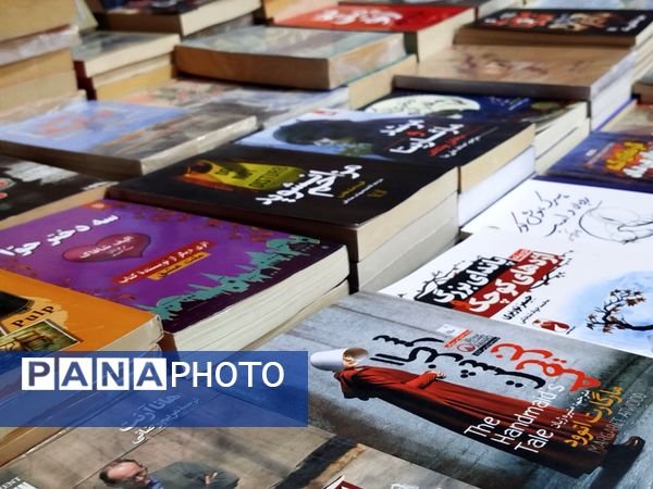گشایش نمایشگاه کتاب در فرهنگسرای فاروج 