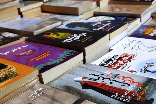 گشایش نمایشگاه کتاب در فرهنگسرای فاروج 