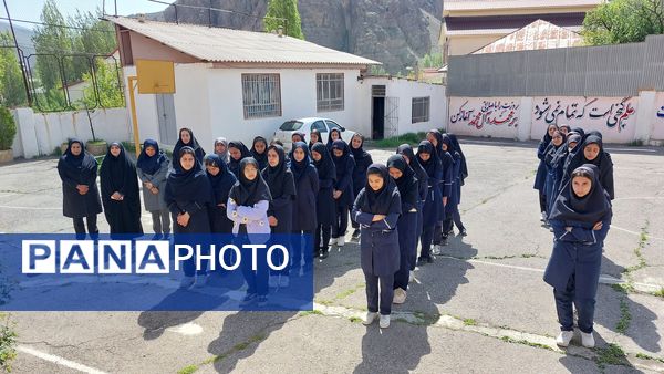 نواخته شدن زنگ سپاس معلم در دبیرستان زینبیه بلده