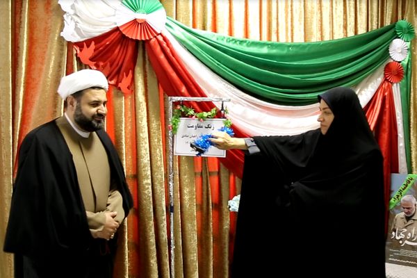 مقاومت، رمز عبور از فشارهای دشمنان است