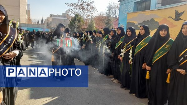 تشییع شهید گمنام 17ساله در دبیرستان شاهد عصمت ناحیه سه کرج 