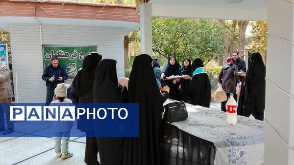 برپایی موکب دانش‌آموزان پیشتاز در منطقه ۱۰ در سالروز شهادت حضرت زهرا (س)