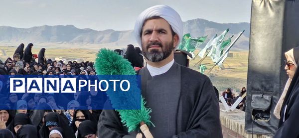 نور عرفه در تپه شهدای گمنام نورآباد طنین‌انداز شد
