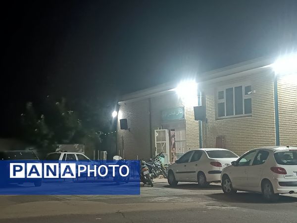 سیاه پوش کردن و آماده سازی  فضای دبیرستان فرزانگان برای  عزاداری هیئت فرهنگیان نیشابور  