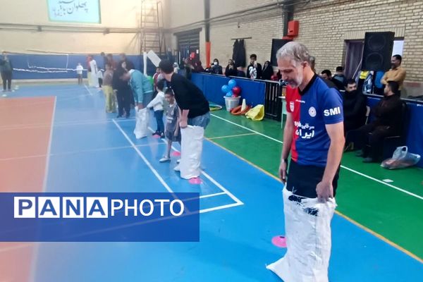 مسابقه ورزشی «روز پدر و پسری» طرح شهید خرازی در دبستان پسرانه علامه طباطبایی پیشوا