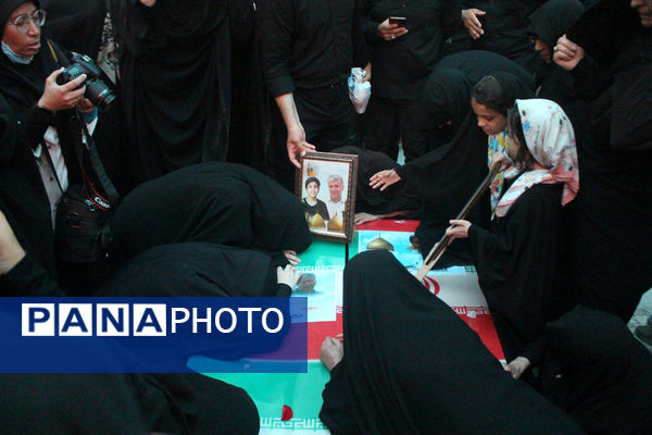 خاکسپاری نوجوان شهید «محمدحسین خاکی» در گلزار شهدای قم