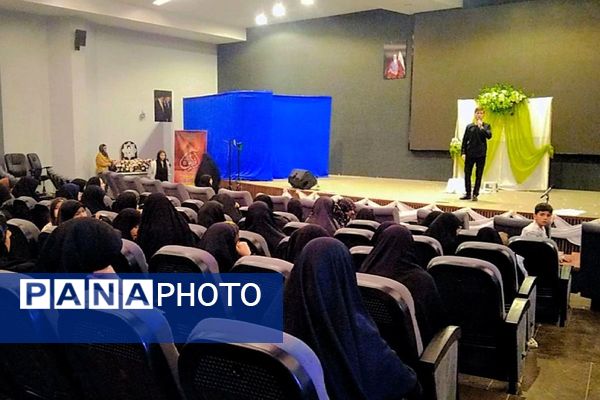 گرامیداشت ایام فاطمیه با اجرای نمایش آفلین در اداره آموزش و پرورش اسلامشهر