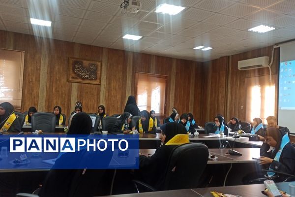 نشست صمیمی قائم‌مقام سازمان دانش‌آموزی کشور با رؤسای شورای دانش‌آموزی شیراز