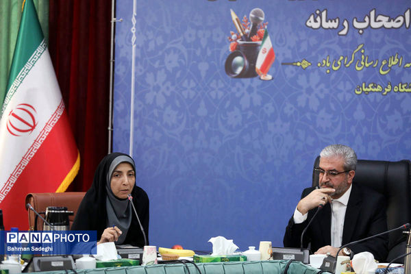 نشست صمیمی رئیس مرکز اطلاع رسانی و روابط عمومی وزارت آموزش و پرورش با خبرنگاران و اصحاب رسانه