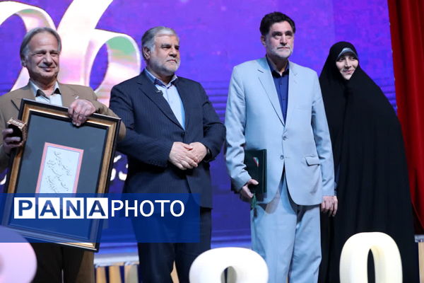 آیین تقدیر از برگزیدگان بیست و ششمین جشنواره تئاتر استان قم