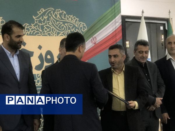 آیین تجلیل از خبرنگاران و اصحاب رسانه در محمودآباد