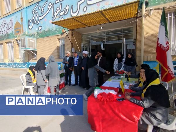 انتخابات شورای دانش آموزی در دبیرستان دخترانه امید 