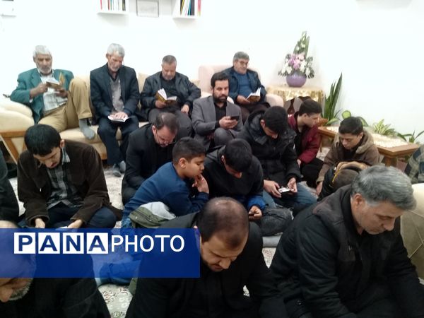 جلسه هفتگی هیات جوانان انصار الحسین هم زمان با عزاداری ایام فاطمیه در شهرستان خلیل‌آباد 