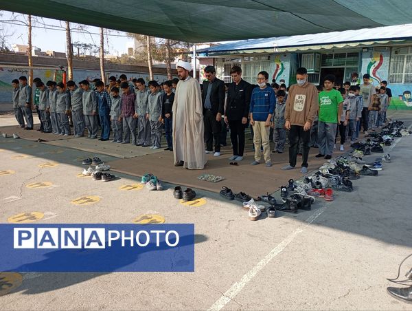 اقامه نماز باران در مدرسه فضیلت