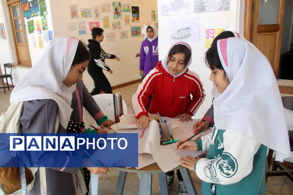 نمایشگاه نقاشی و طراحی دانش‌آموزان مدارس بوشهر با موضوع آزاد