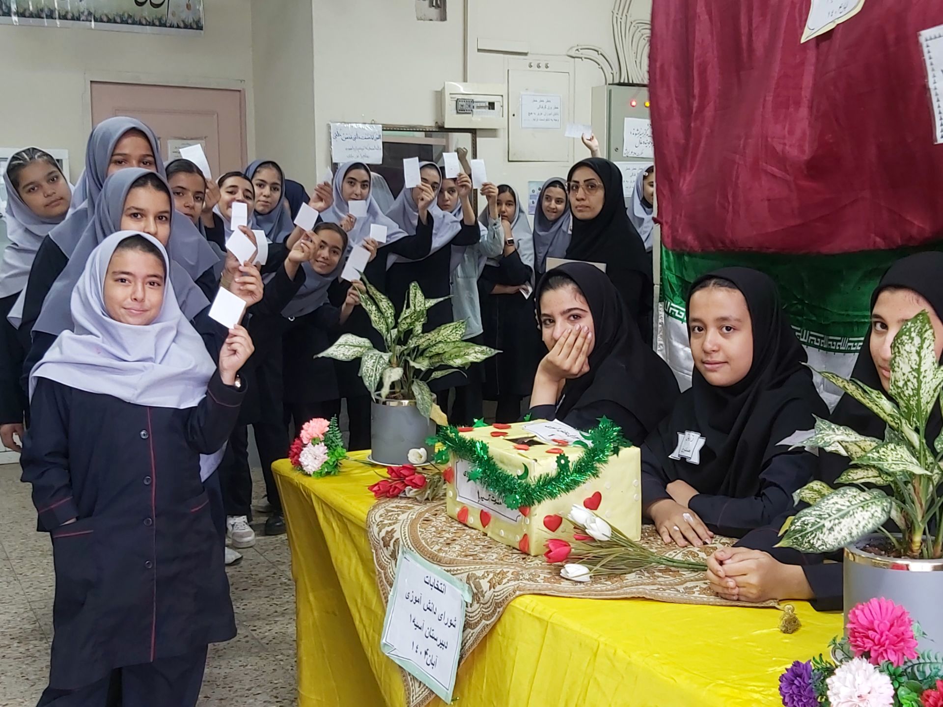 جلوه‌هایی از انتخابات شورای دانش‌آموزی در مدرسه حضرت آسیه(س) قم