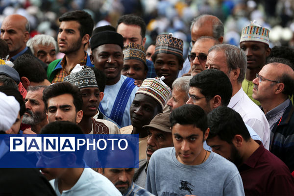 اقامه نماز عید فطر به امامت رهبر انقلاب اسلامی