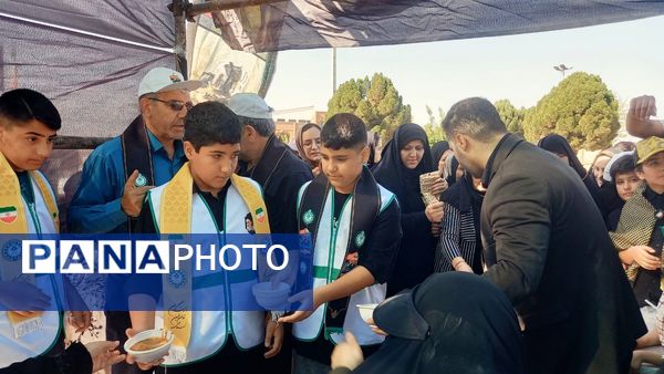 خدمت‌رسانی موکب سازمان دانش‌آموزی کهگیلویه و بویراحمد در پیاده‌روی جاماندگان اربعین