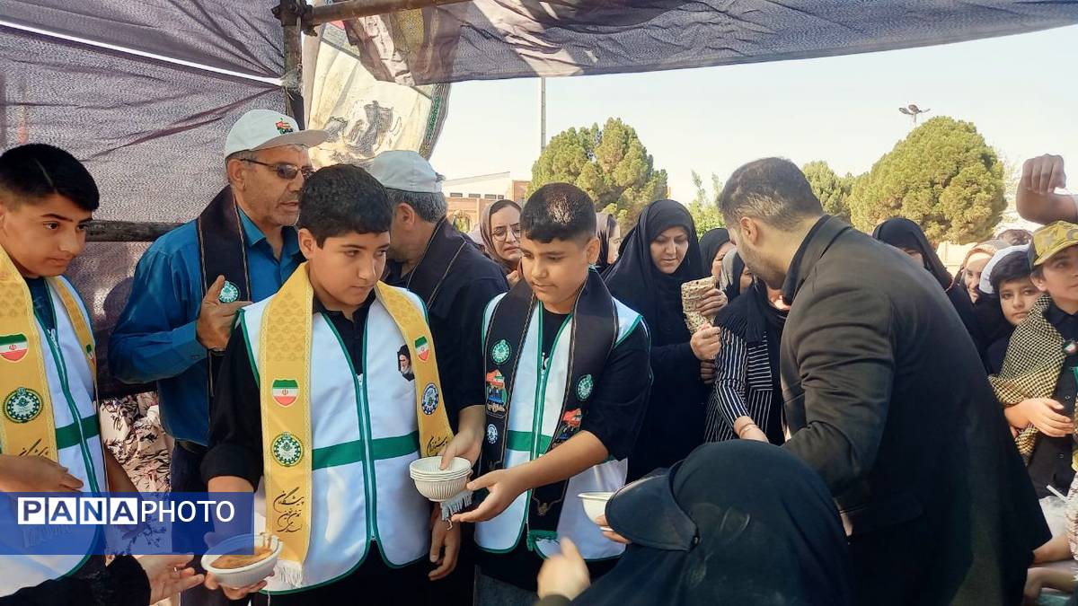 خدمت‌رسانی موکب سازمان دانش‌آموزی کهگیلویه و بویراحمد در پیاده‌روی جاماندگان اربعین