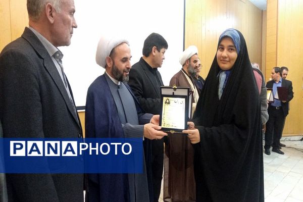 همایش تجلیل از رتبه‌های برتر کنکور در شهرستان مرزی پارس آباد مغان