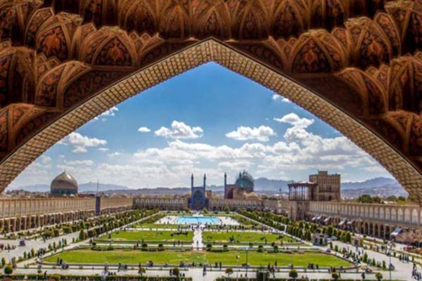 اصفهان؛ شهری که در هر کوچه و میدان، تاریخ، فرهنگ و زندگی مردم را در هم تنیده می‌بینیم