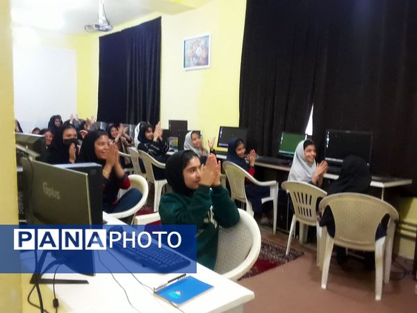 کلاس یادگیری کار با رایانه در کانون لقمان