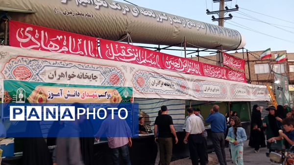 دانش‌آموزان با عشق در موکب امام حسین (ع) پذیرای زائران شدند