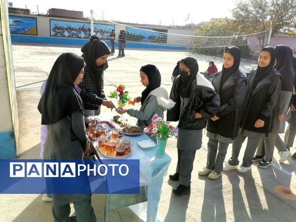 برپایی ایستگاه صلواتی در دبیرستان حاج مهدی روحانی شهرستان خلیل آباد 