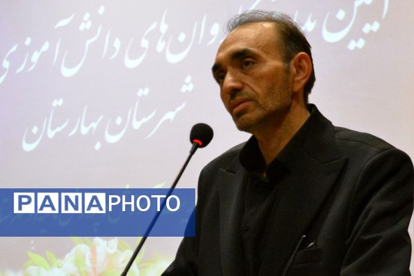 بدرقه دانش‌آموزان بهارستانی به راهیان‌نور