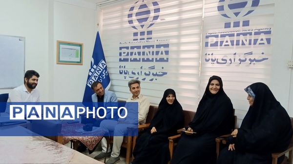 بازدید مدیر آموزش و پرورش ناحیه یک زنجان و تجلیل از فعالان خبرگزاری پانا در استان