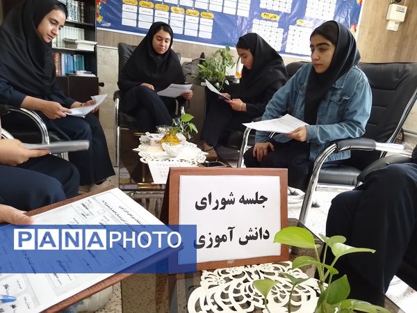 برگزاری اولین جلسه شورای دانش‌آموزی در دبیرستان دخترانه فاطمیه