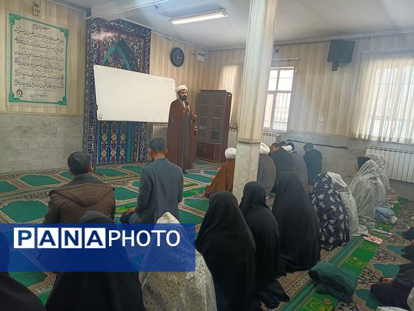 اقامه نماز جماعت در دبیرستان شاهد فاطمیه مشهد