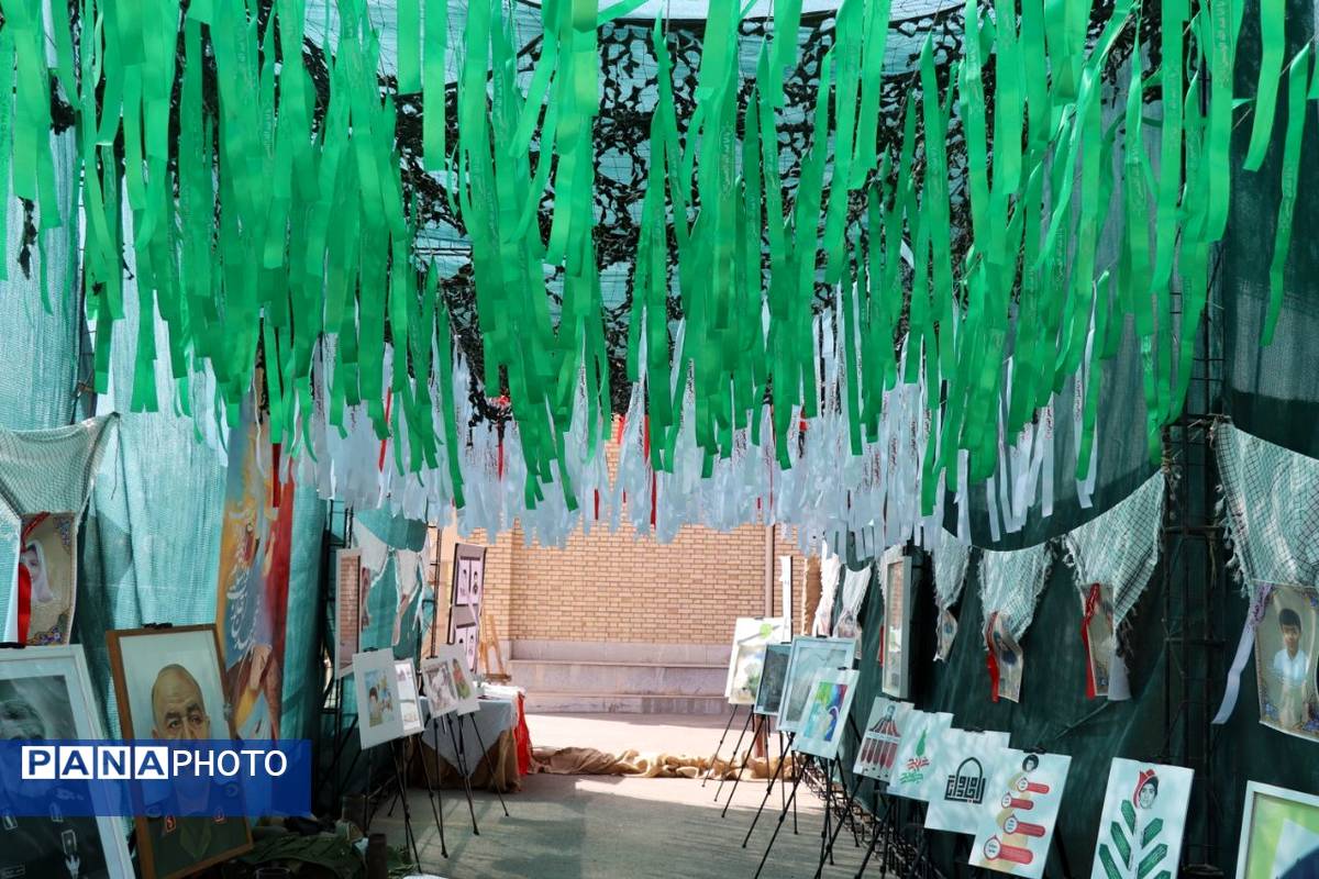 برپایی نمایشگاه مقاومت به مناسبت هفته دفاع مقدس در اداره‌کل آموزش‌وپرورش استان البرز