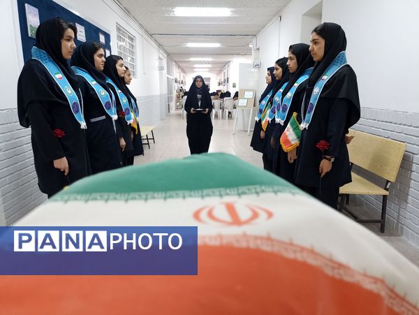 بازدید از نمایشگاه دست سازه هنرستان فنی و حرفه ای دخترانه فلسطین 