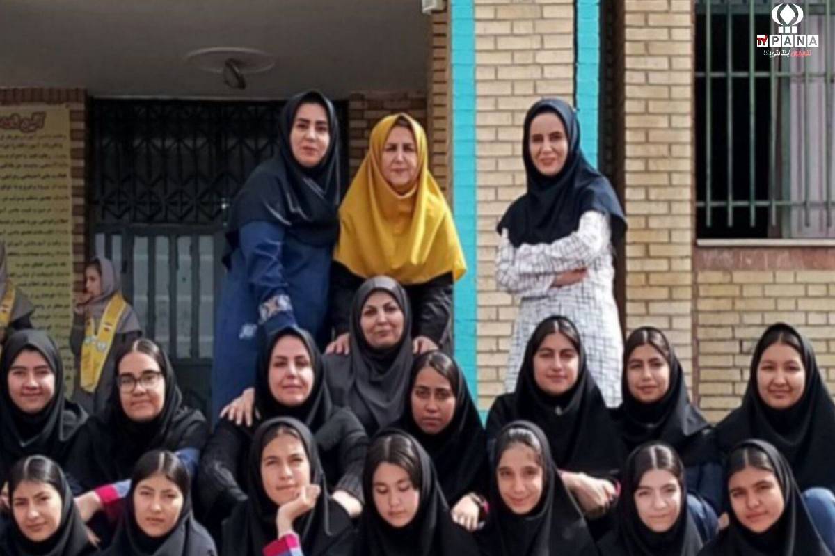 عکس یادگاری کلاس ۹٫۲ مدرسه زینبیه پاکدشت