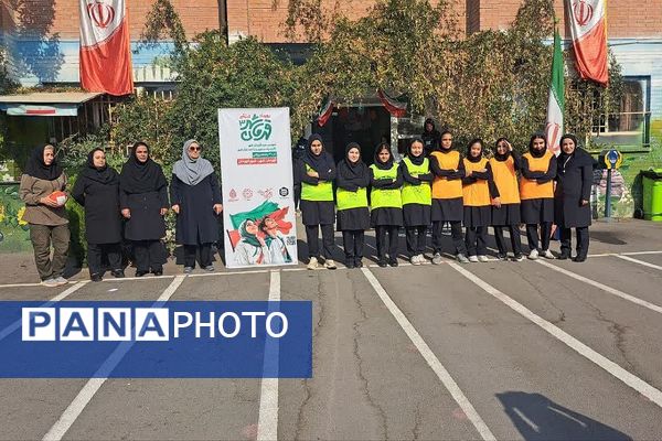 هنرنمایی دانش‌آموزان در رشته‌های ورزشی به‌مناسبت هفته تربیت‌بدنی در ناحیه 2 شهرری 