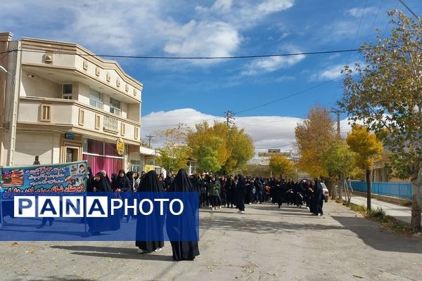 حضور پرشور دانش‌آموزان فریدنی در راهپیمایی 13 آبان