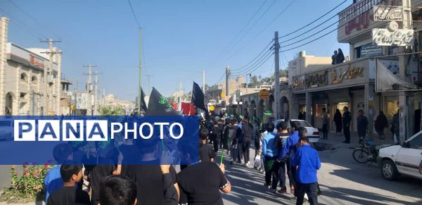 وداع دانش‌آموزان هنرستان الزهرا با پیکر مطهر شهید گمنام