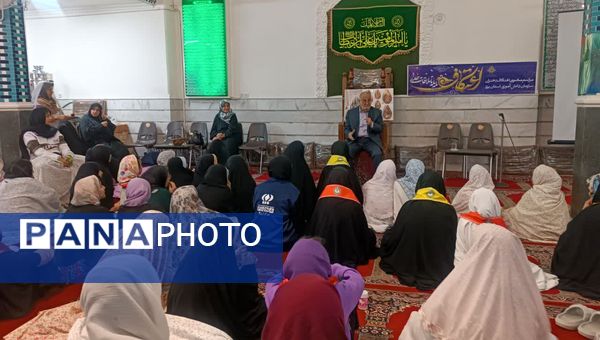 لحظاتی شاد از اعتکاف دانش‌آموزی با حضور نویسندگان و فرهیختگان یزد 