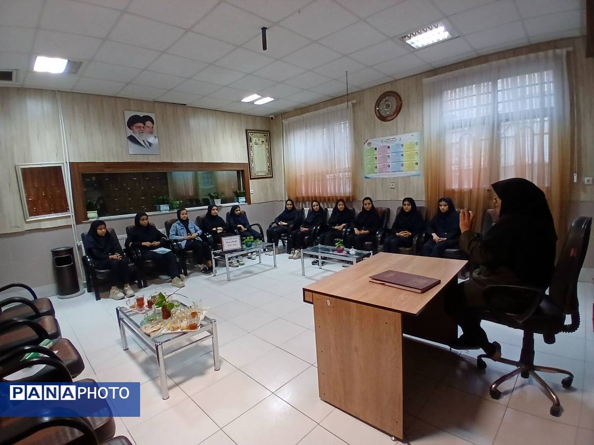 جلسه معارفه اعضای برگزیده شورای دانش آموزی دبیرستان میرزا جعفر سروقد 