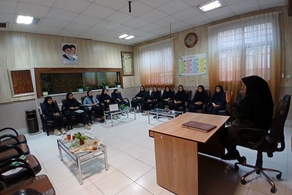 جلسه معارفه اعضای برگزیده شورای دانش آموزی دبیرستان میرزا جعفر سروقد 