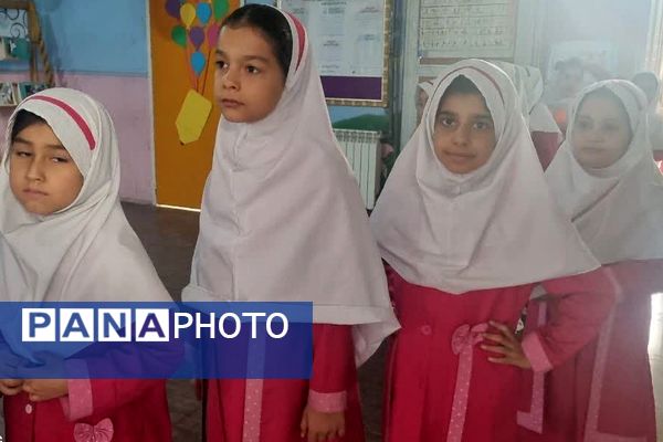 جشن عاطفه‌ها در دبستان دخترانه راهیان نور ناحیه دو شهرری 
