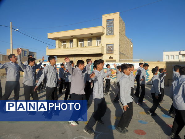 صبحگاهی شاد و پرنشاط در مدارس خاتم