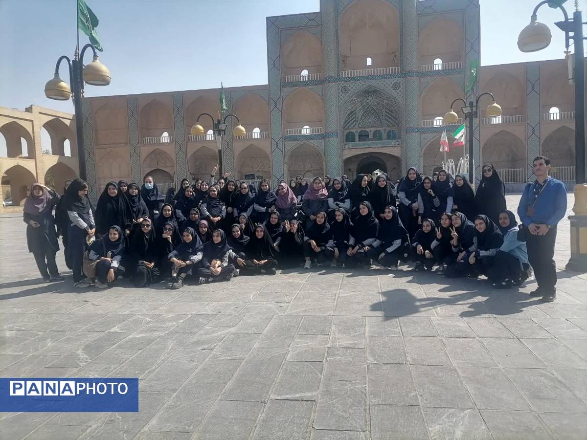 اردوی یزدگردی دانش‌آموزان پایه نهم دبیرستان فاطمه‌الزهرا (س)