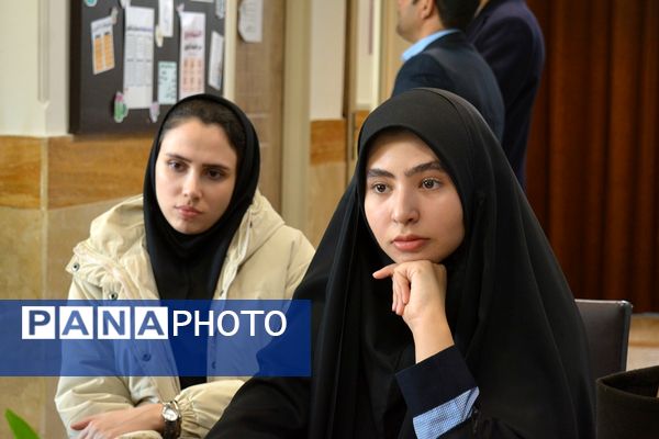 برای اولین‌بار؛ برگزاری کافه ۵۷ در دبیرستان‌ نمونه دولتی ولایت بهارستان‌دو